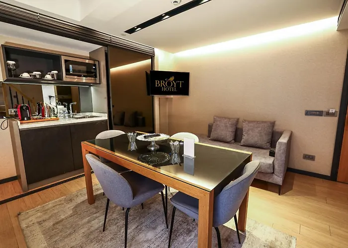 Broyt فندق 4*