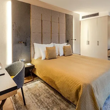 Hotell Broyt 4*